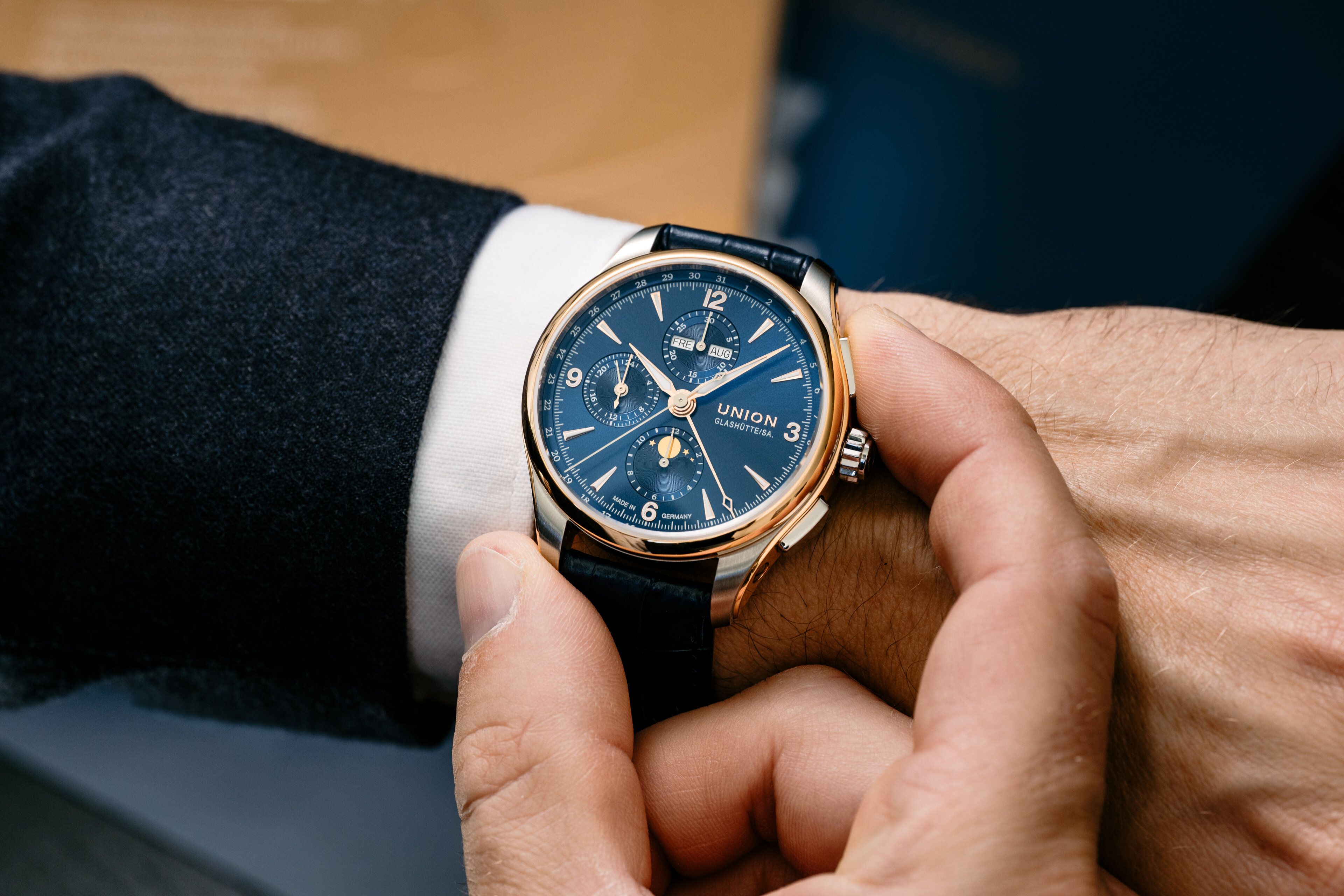 Union Glashütte Belisar Chronograph Mondphase mit blauem Zifferblatt und Roségold-Akzenten